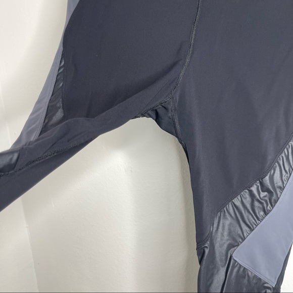 Charli Cohen Designer Activewear HighWaist Laser
Capri Legging Large Retail $275 - Picture 7 of 13